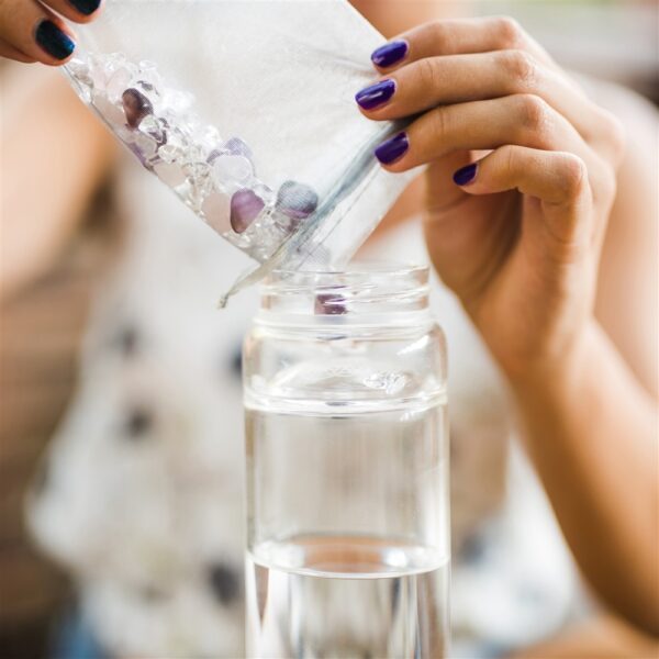 inu! Trinkflasche von VitaJuwel in Blossom Rose mit Rosenquarz – Bild 4